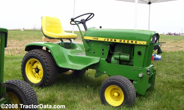 John Deere 140 lawn tractor photo