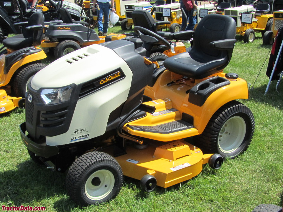 Cub Cadet GT 2100 tractor photos information