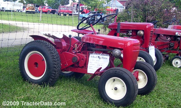 Wheel Horse 551 lawn tractor photo