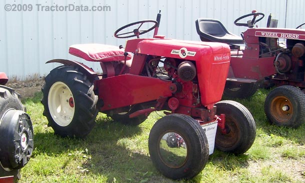 Wheel Horse 701 lawn tractor photo