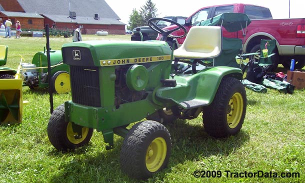 John Deere 120 lawn tractor photo