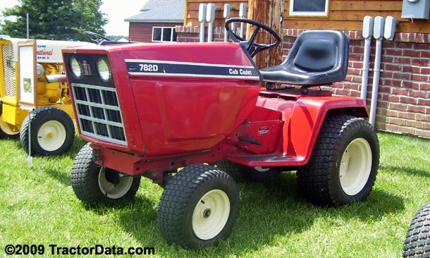 Cub Cadet 782D lawn tractor photo