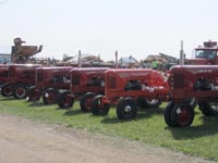 Custom, Lehr, Rockol, Wards and Simpson tractors