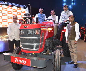 Mahindra Yuvo 757DI tractor.