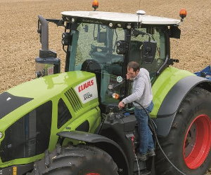 Claas Axion 950 tractor.