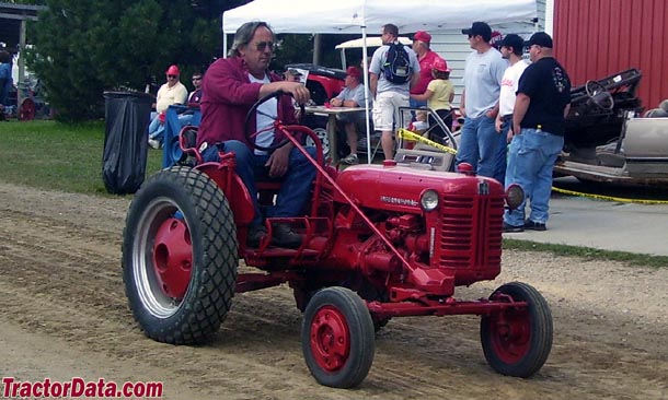 Early round-grill Lo-Boy in red