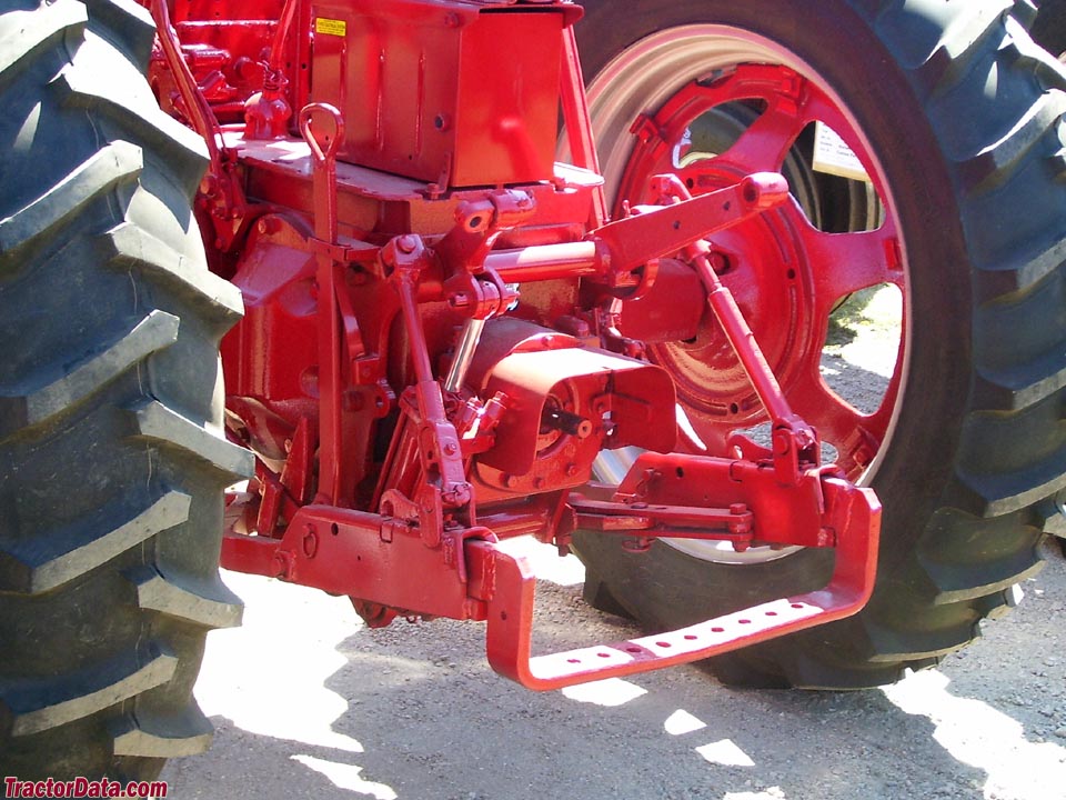 IH Fast-Hitch on a Super M.