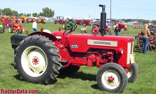 International Harvester B-414 tractor photo