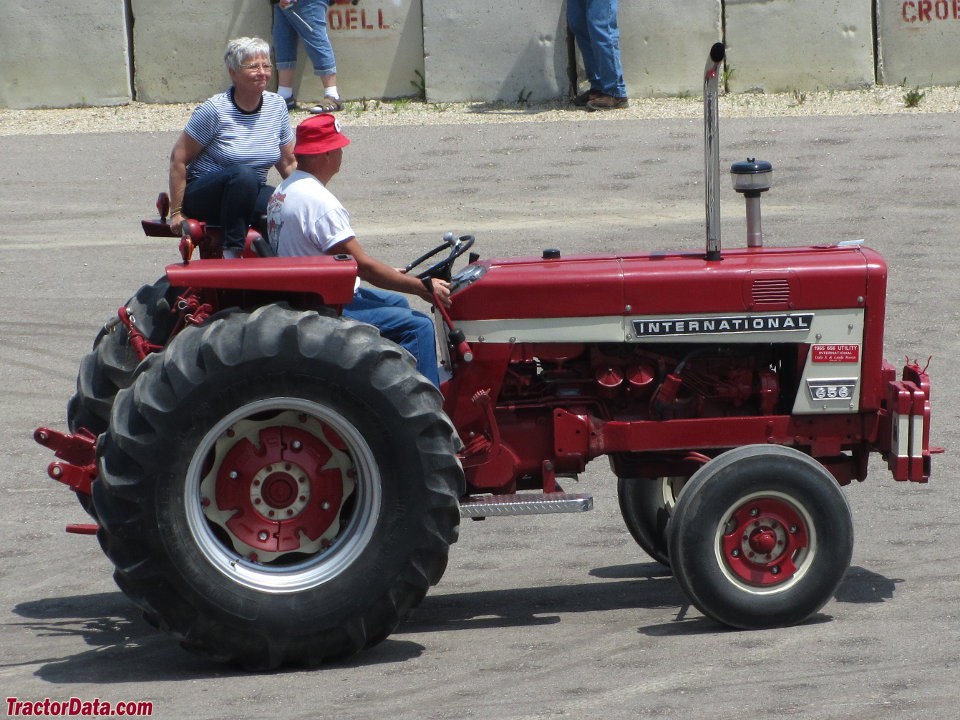tractordata-international-harvester-656-tractor-photos-information