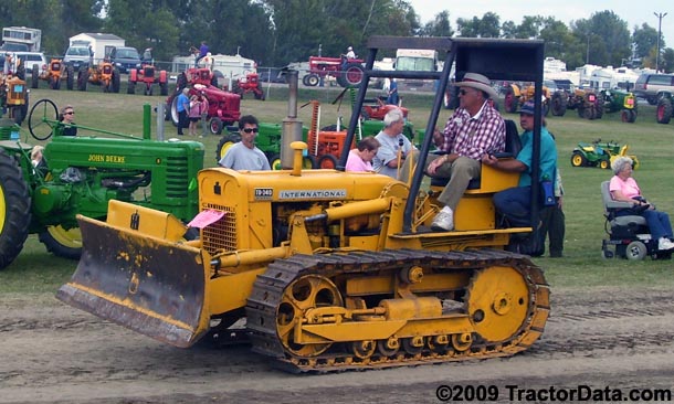 International Harvester TD-340 tractor photo