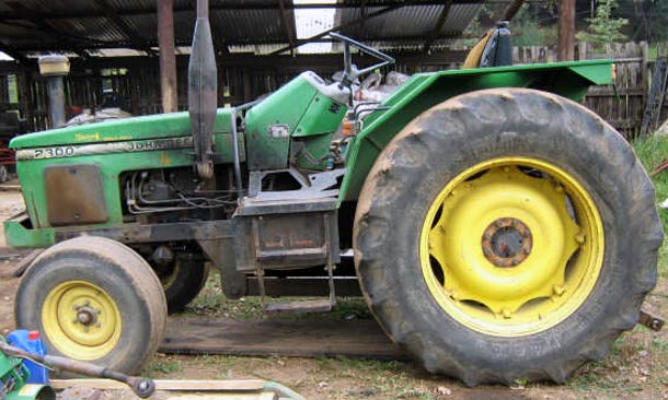 John Deere 2300 tractor photo