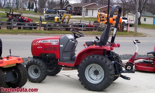 Massey Ferguson 1523 tractor photo