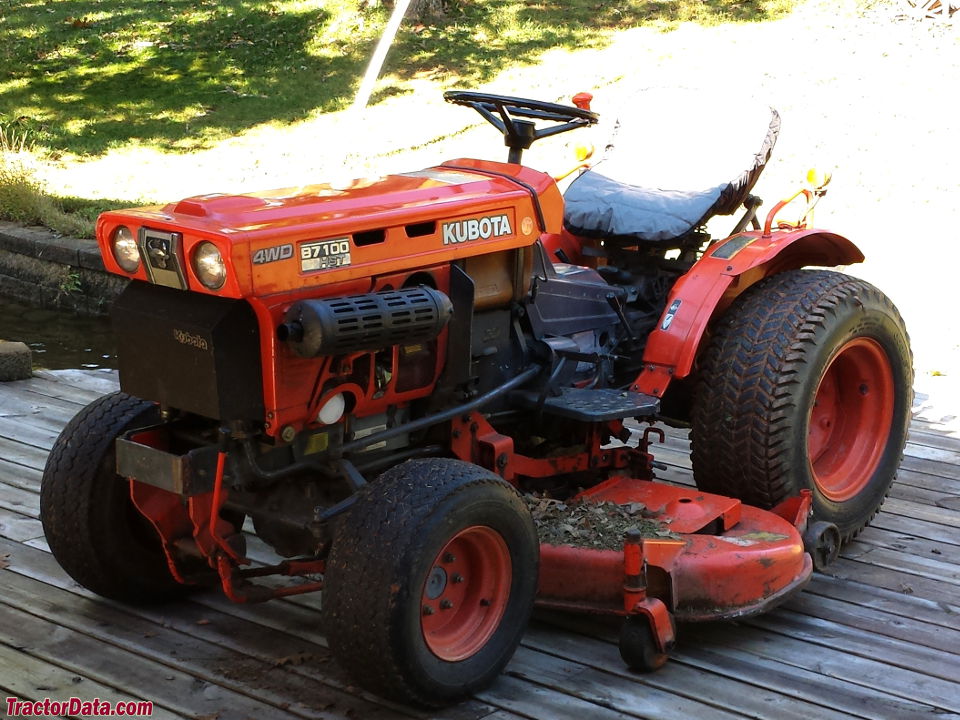 Kubota B7100HST tractor photos information