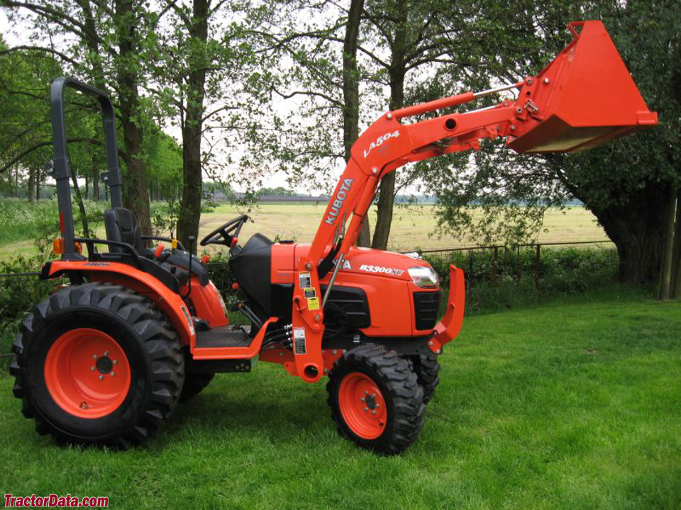 Kubota B3300SU with LA504 front end loader