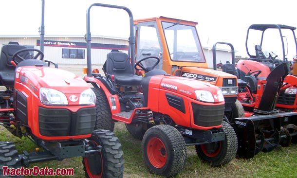 Kubota B2320 tractor photo