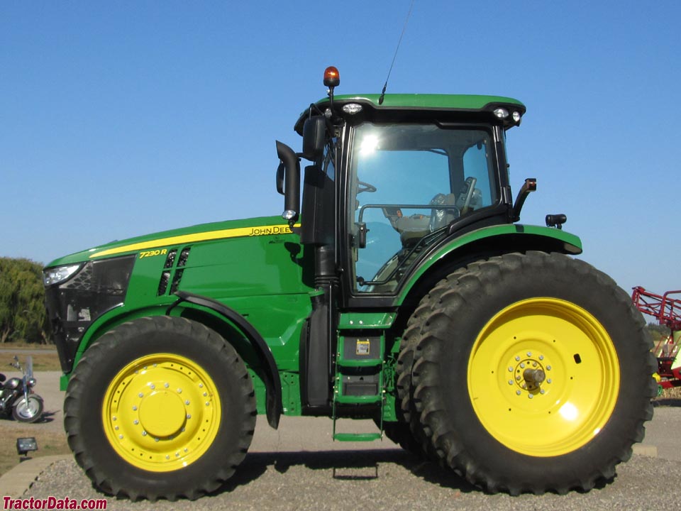 John Deere 7230R. left side