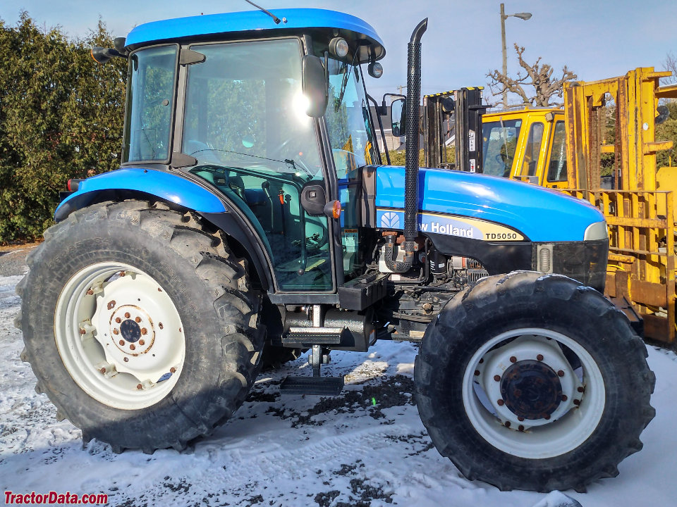 New Holland TD5050 tractor photos information