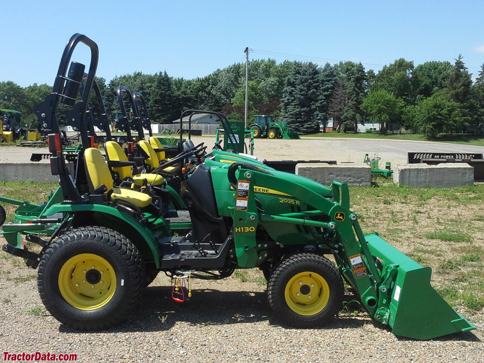 tractordata-john-deere-2025r-tractor-photos-information