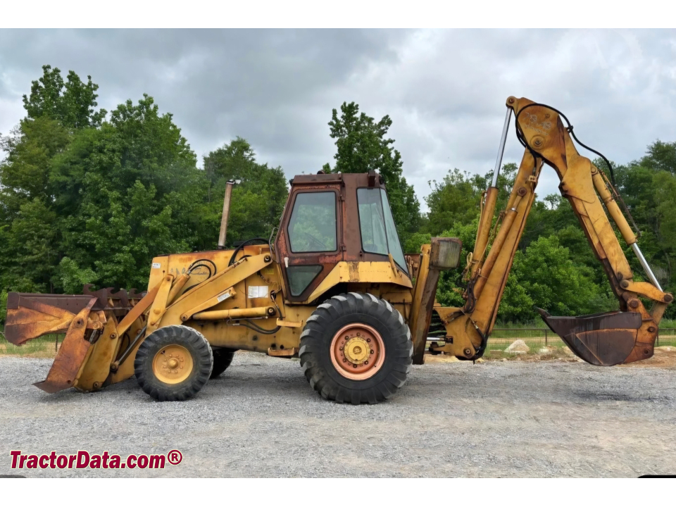1982 Case 780B backhoe loader tractor.