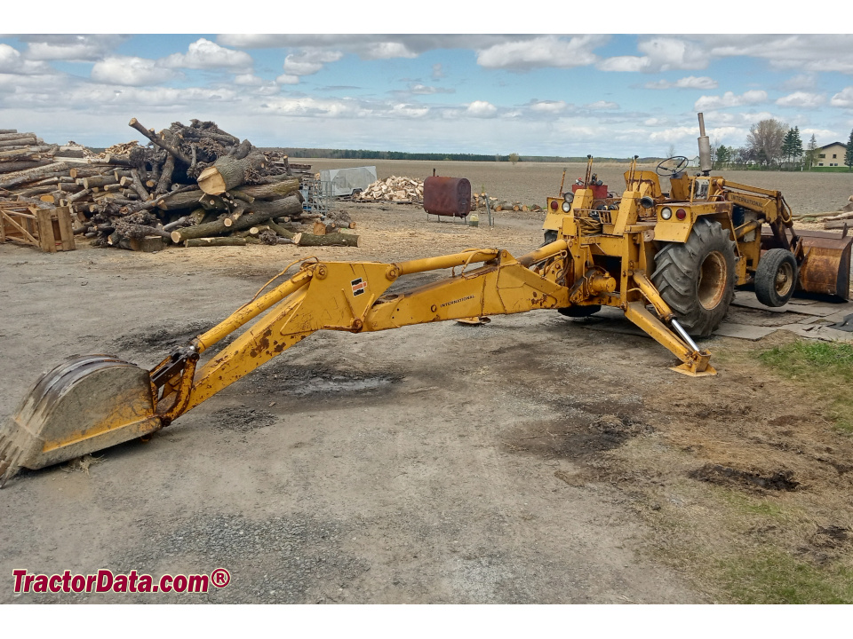 International 270A tractor loader-backhoe.