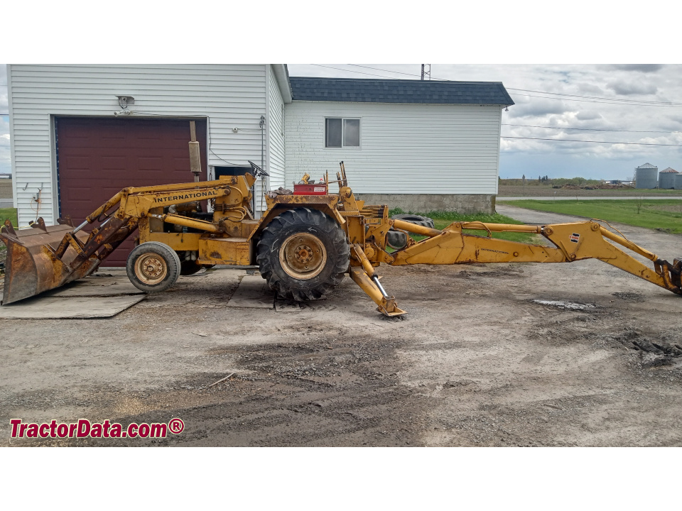 International 270A tractor loader-backhoe.