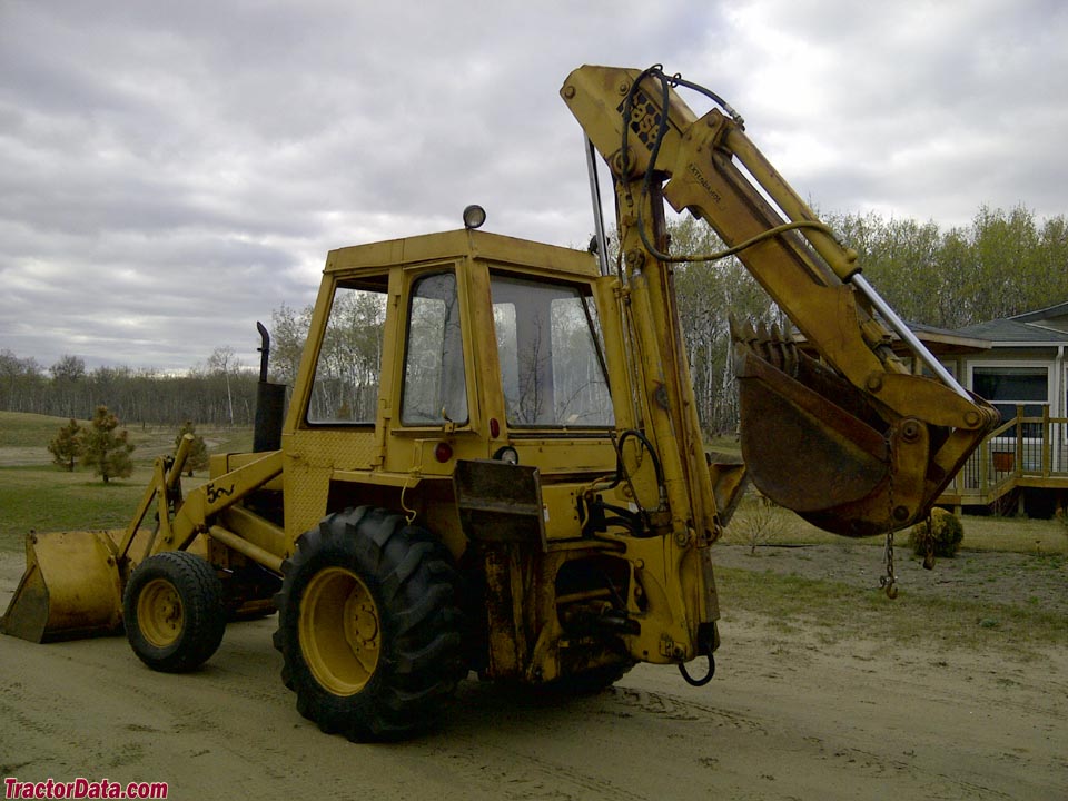 Case 580B Construction King with Extendahoe backhoe.