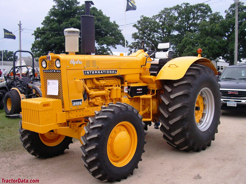 International 21026 industrial tractor with four-wheel drive