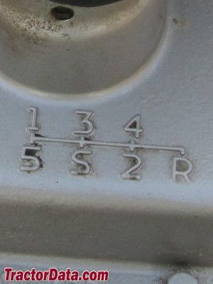 Minneapolis-Moline Jet Star 3 transmission controls