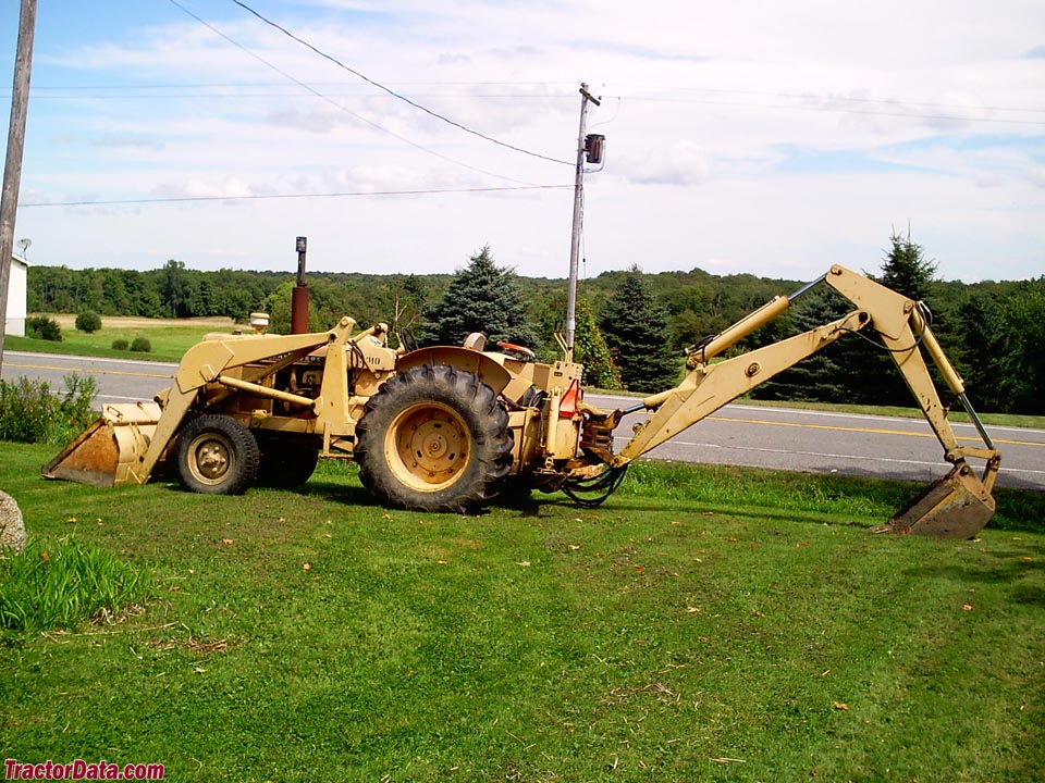 John Deere industrial 3010 Wheel with loader and backhoe.