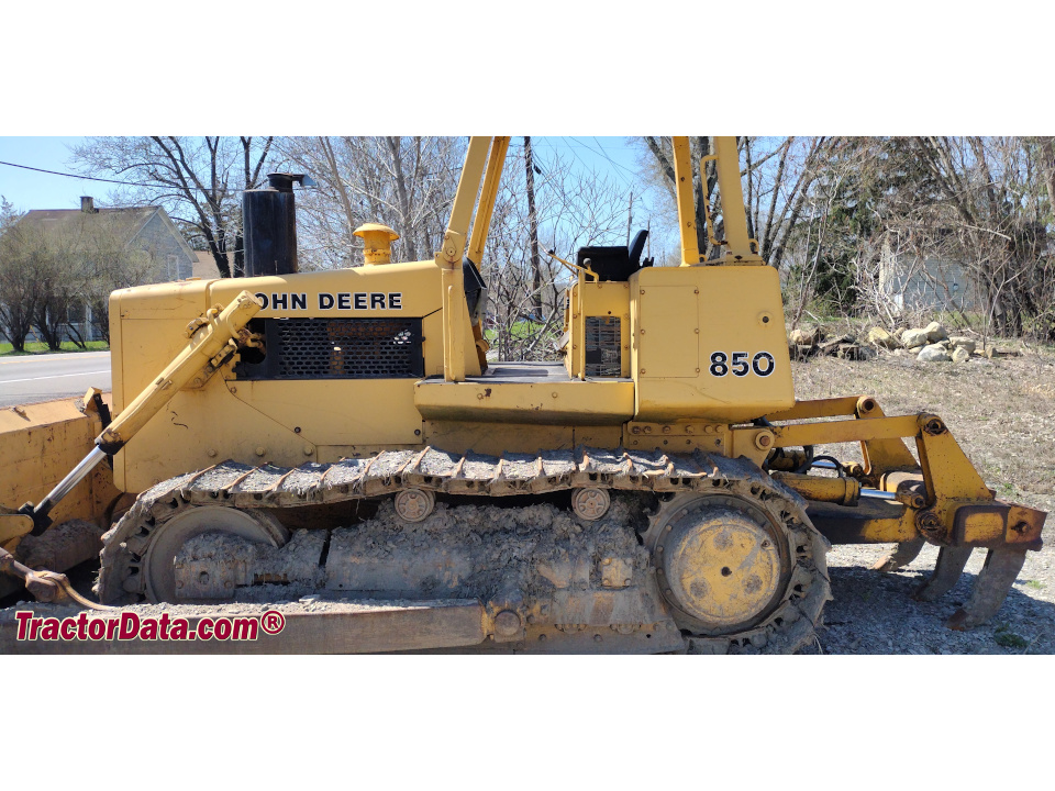 John Deere 850 bulldozer.