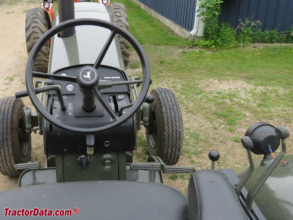 John Deere 600 operator station and controls.