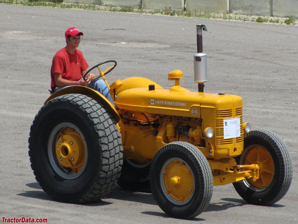 International I-4 industrial tractor, right-front view