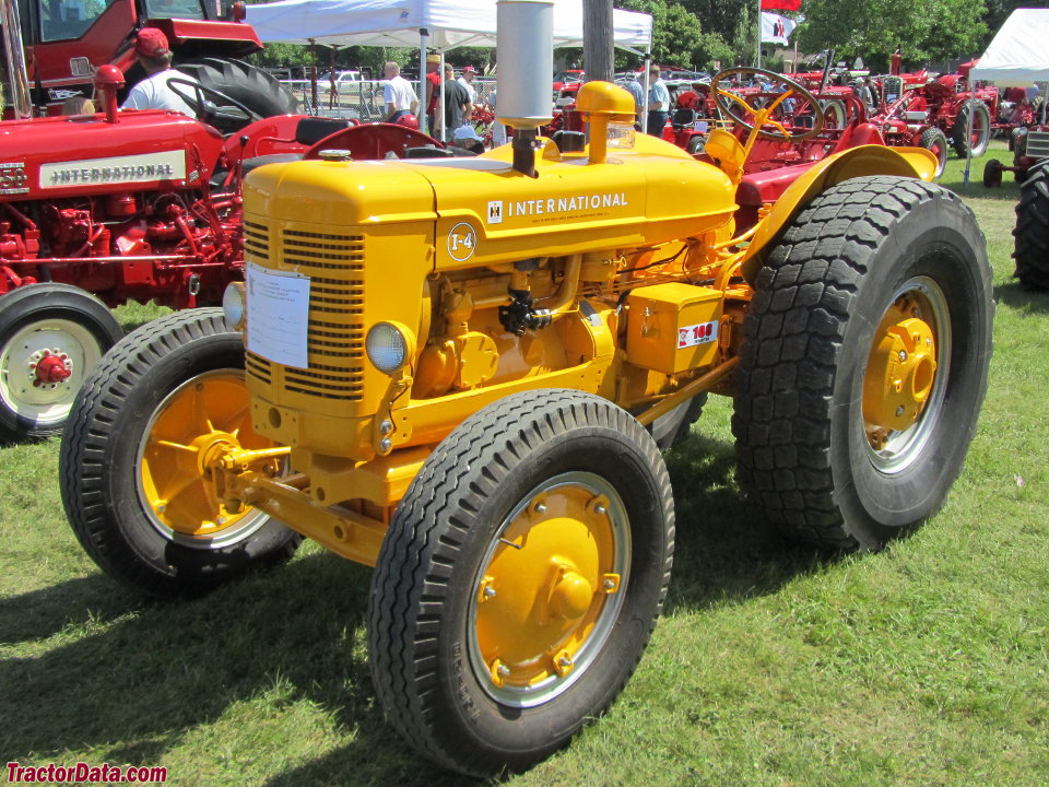 International I-4 industrial tractor, left-front view