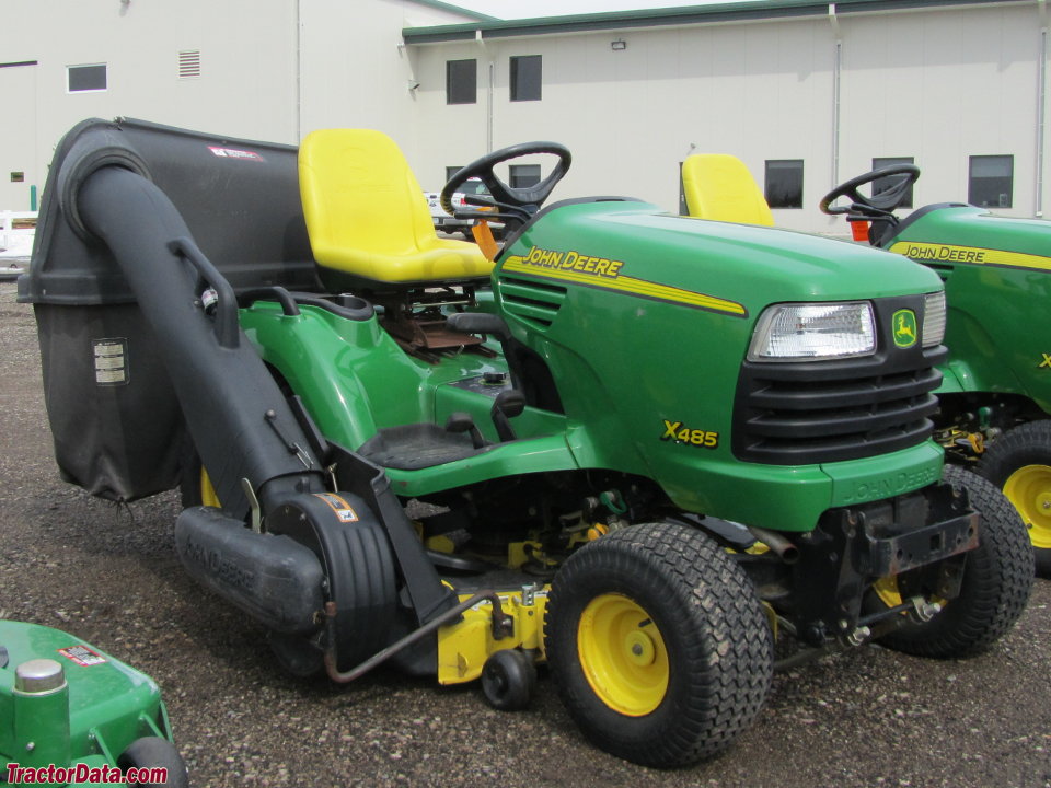 John Deere X485 with Power-Flow collection system.