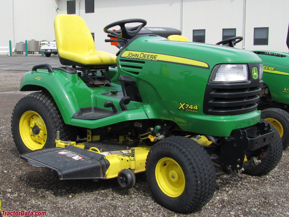 John Deere X744.