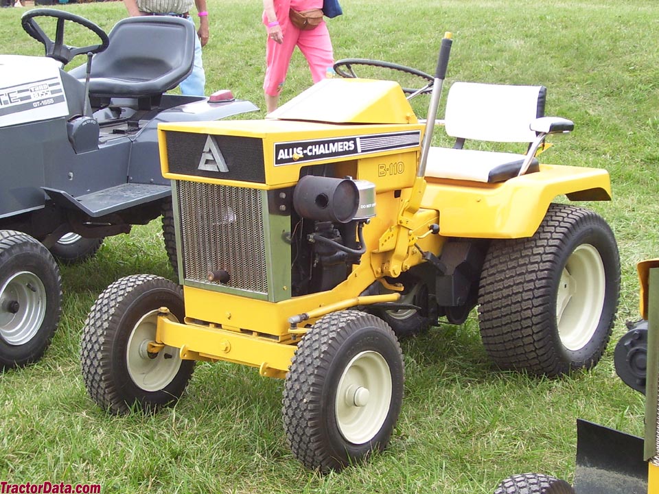 Allis-Chalmers B-110, left side.