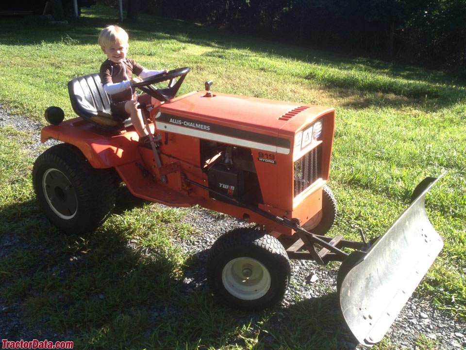 Allis-Chalmers 919 with front blade.