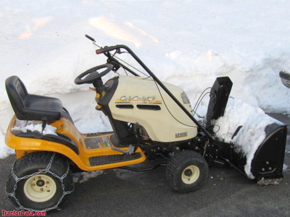 Cub Cadet LT1050 with snow blower and chains