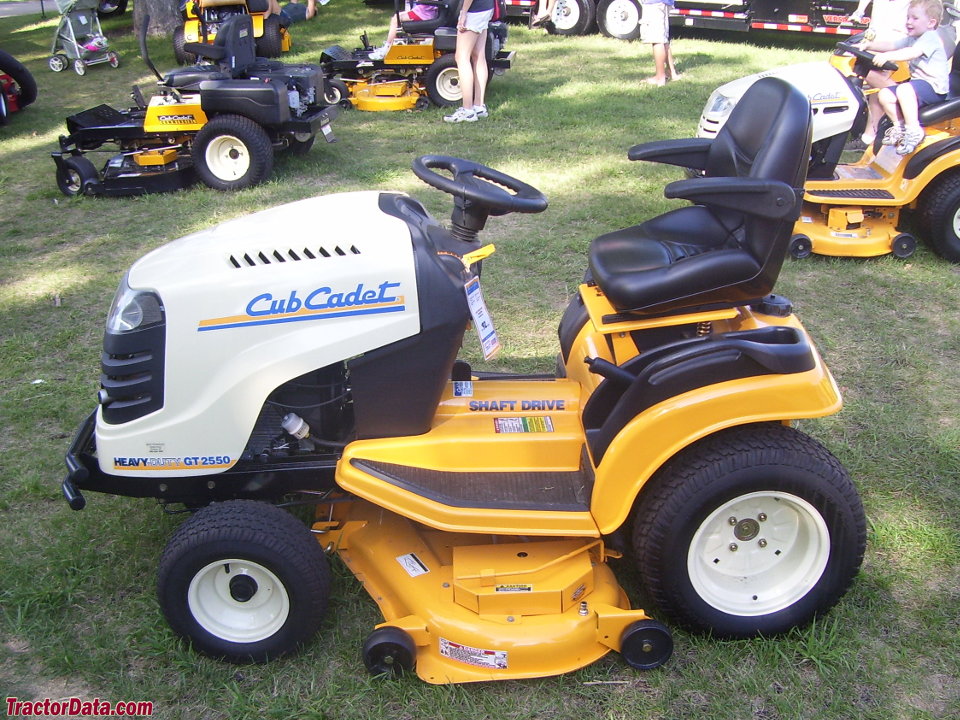 Cub Cadet GT 2550 tractor photos information