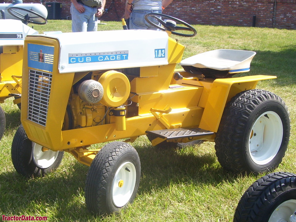 Cub Cadet 102, front-left view