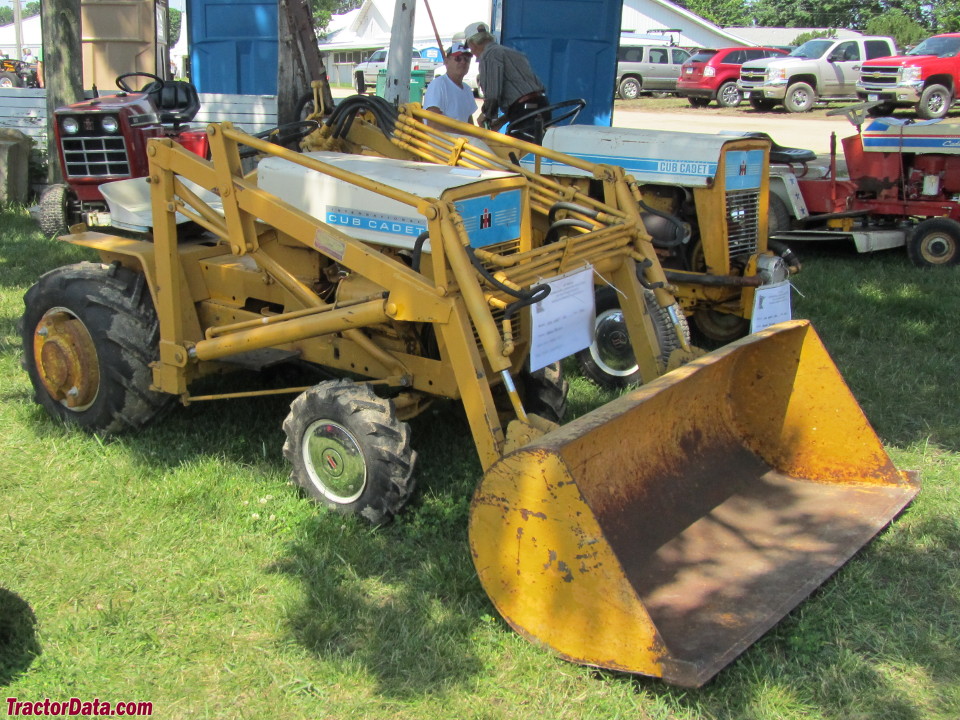 Cub Cadet 102 with Kwik-Way front loader