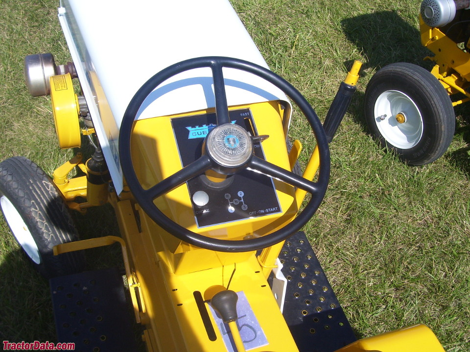 Cub Cadet 102 operator station and controls.
