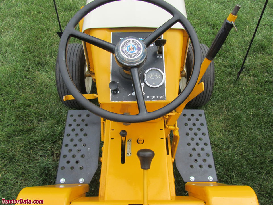 Cub Cadet 122 operator station and controls.