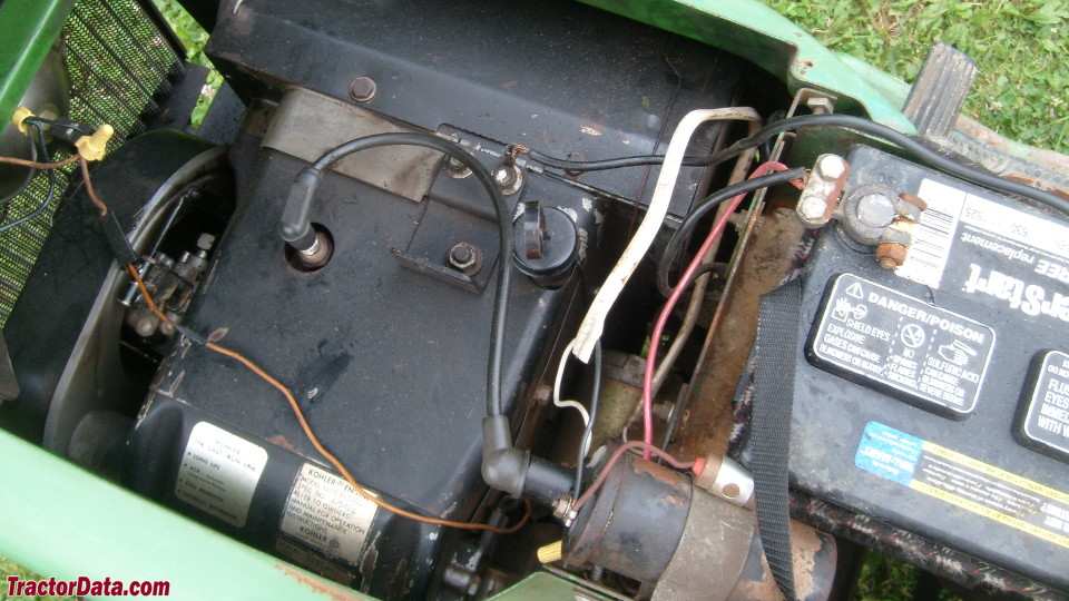 John Deere 212 engine image