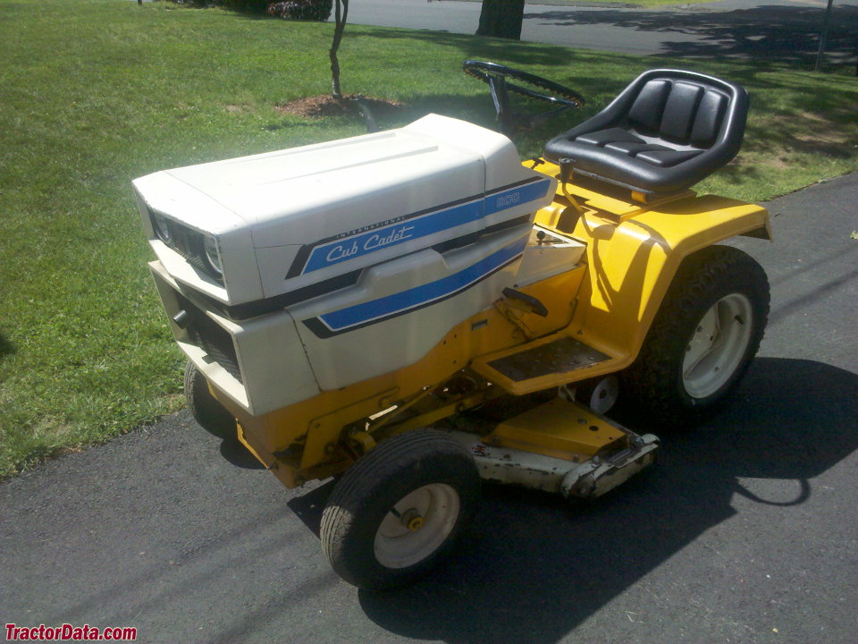 Cub Cadet 800, front-left view