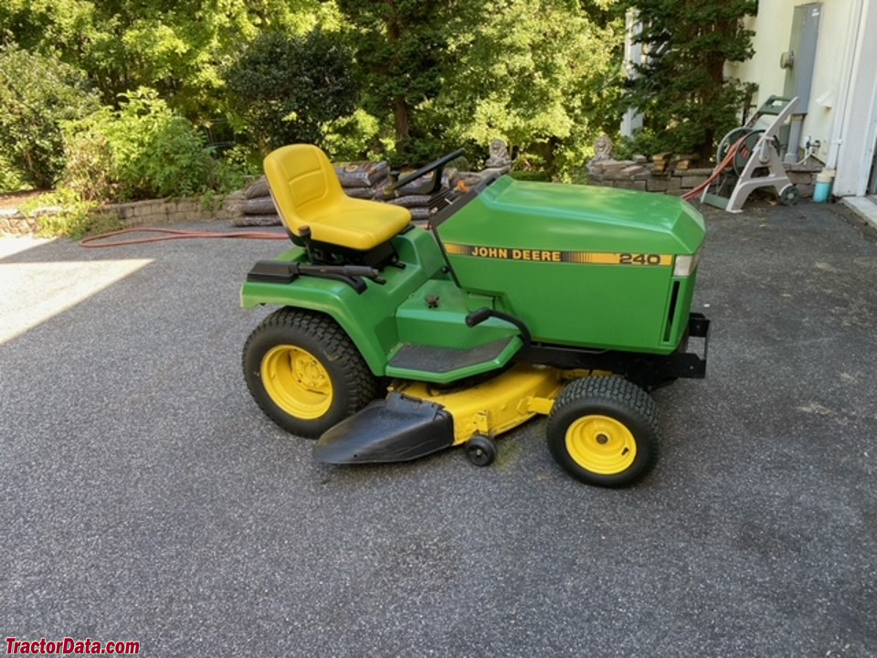 John Deere 240