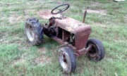 Wheel Horse 401 lawn tractor photo