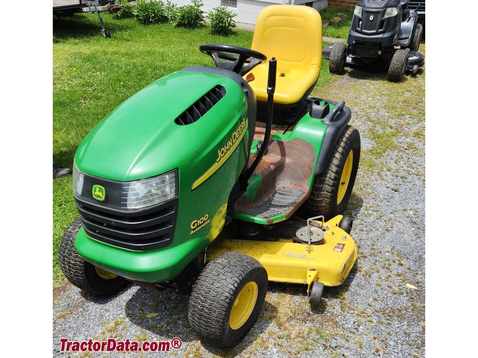 John Deere G100, front-left view.