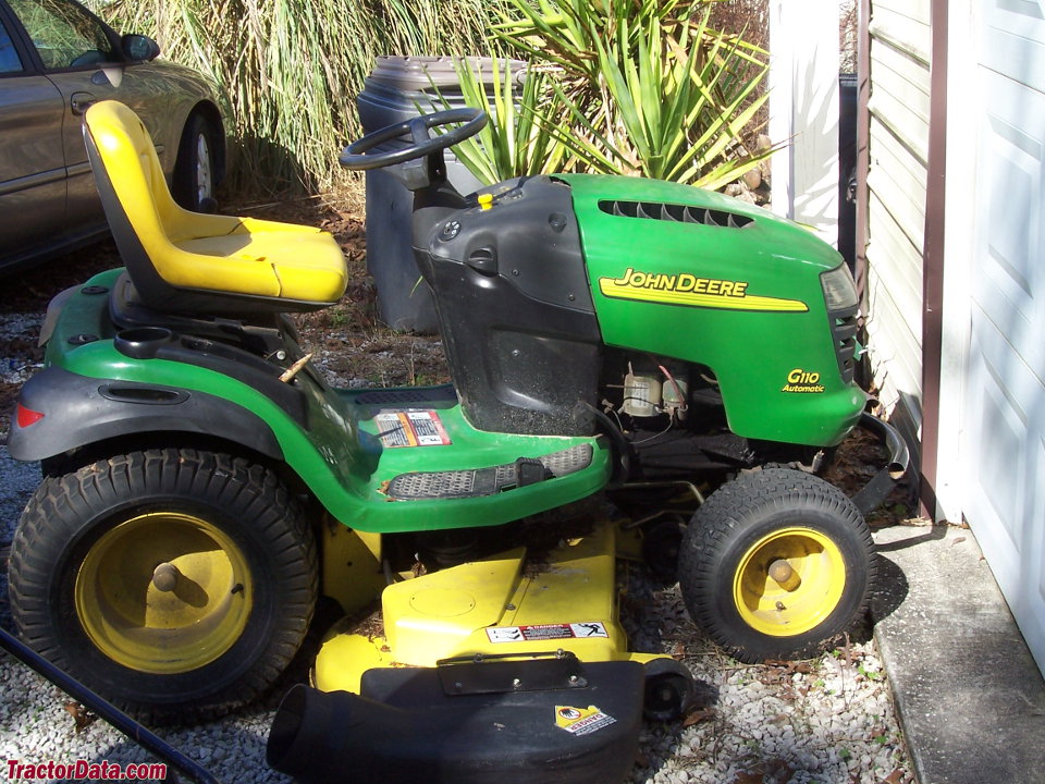 John Deere G110