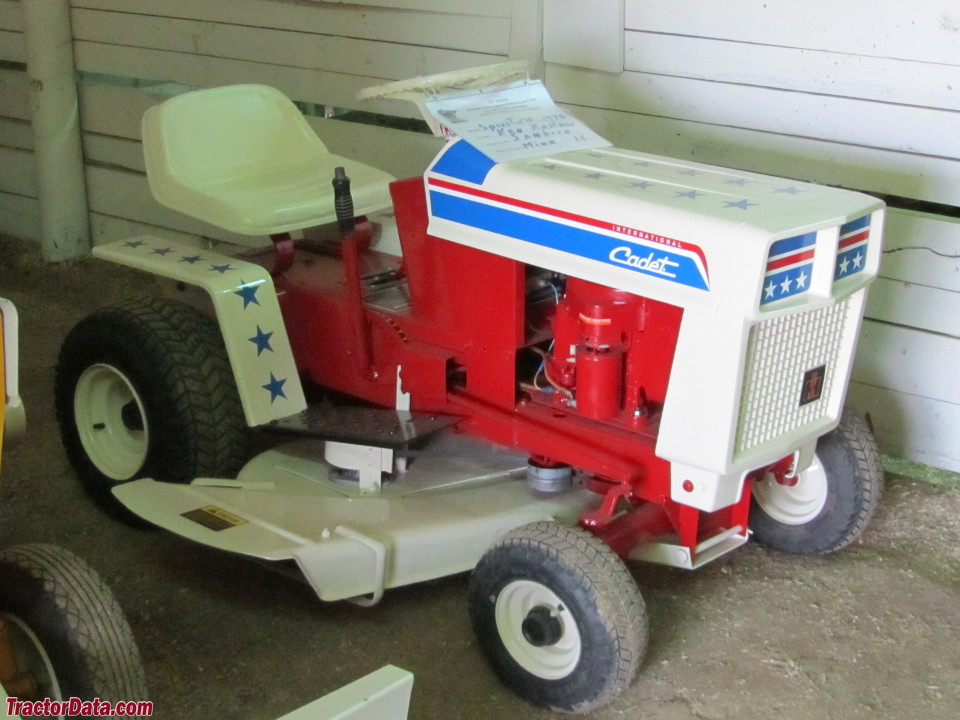 Cub Cadet Spirit of 76, right side.